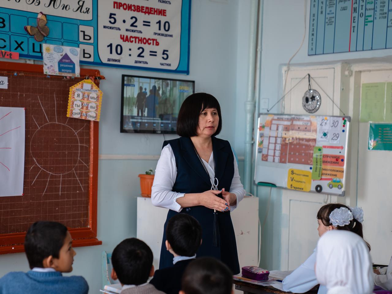 Ms. Esengeldieva with her pupils