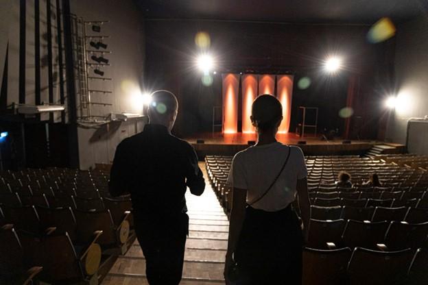 Ms Suarez and a man silhouetted as the walk towards a stage