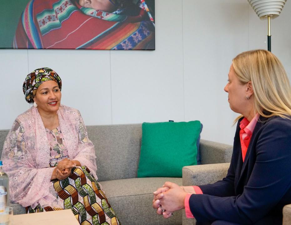 Ms Mohammed and Ms Urpilainen chatting